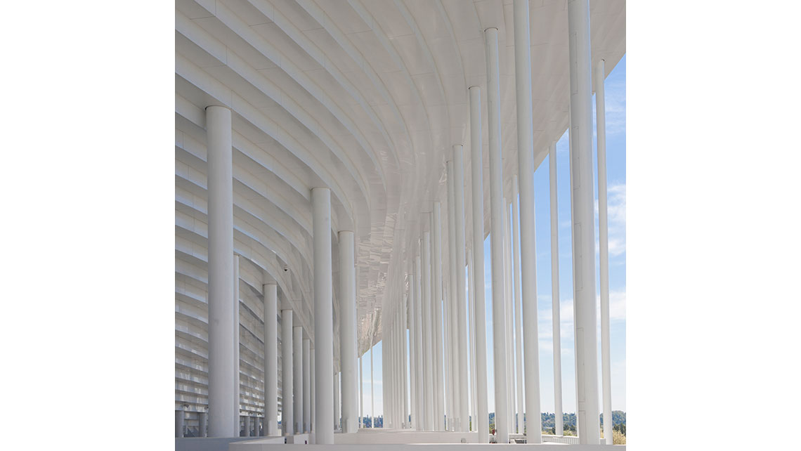 Photo de piliers de soutien aux gradins du stade Matmut-Atlantique à Bordeaux ; © Richard Nourry
