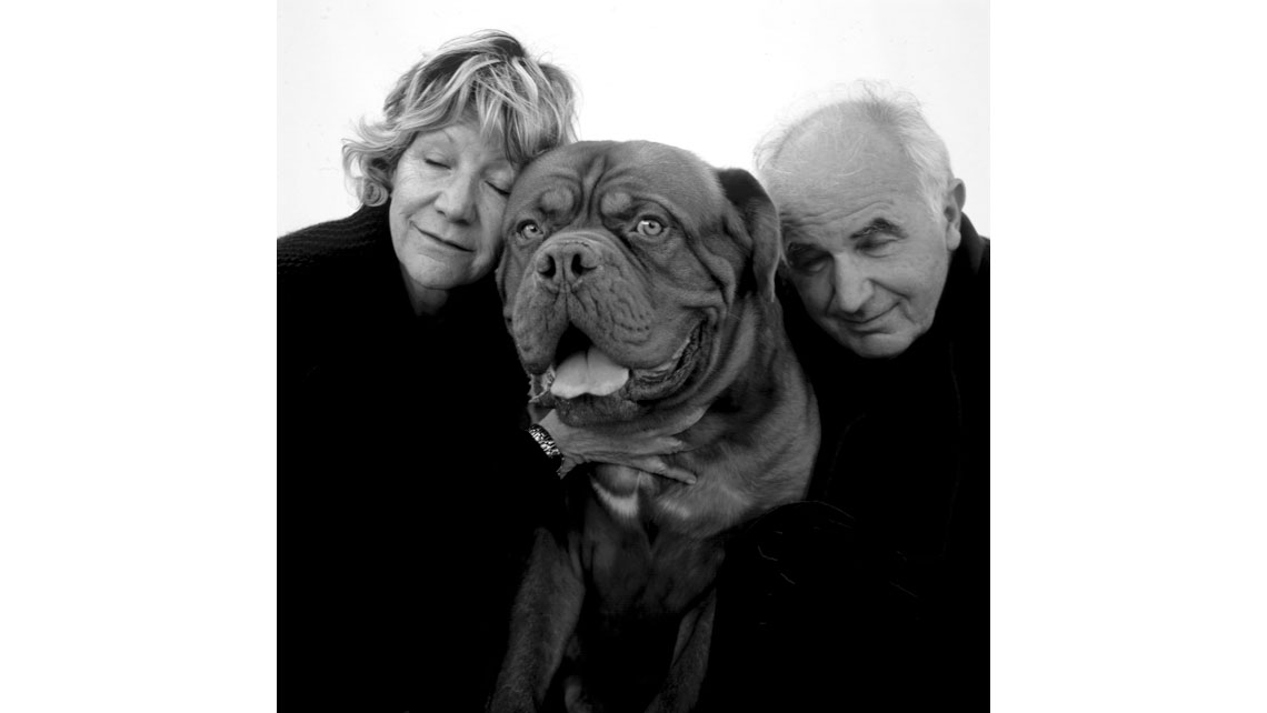 Portrait de Michelle et Jean-Yves Bechet en compagnie de leur chien Terroir, Château Fougas - Côtes de Bourg ; © Richard Nourry